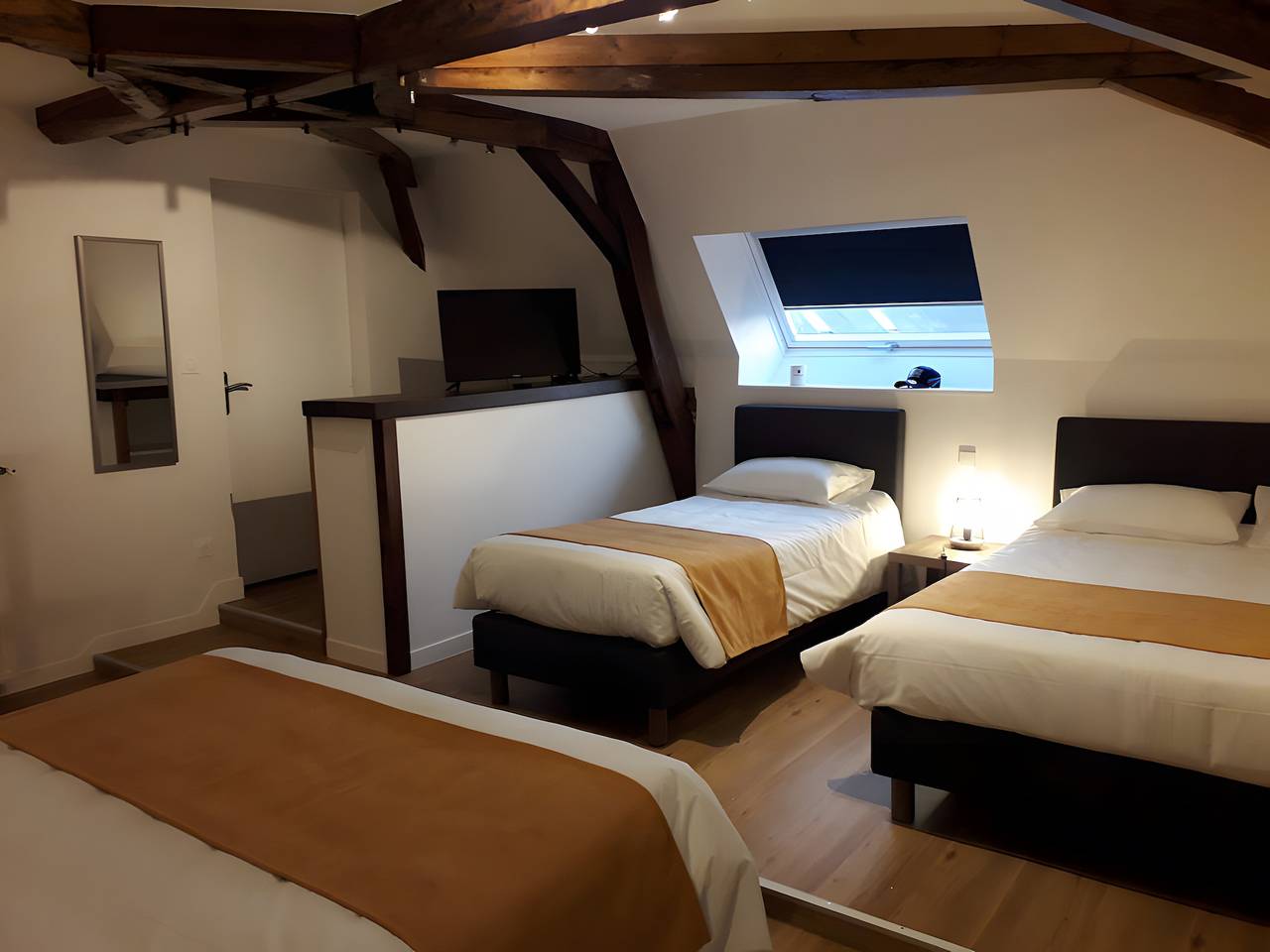 Gästezimmer 'Chambres Porshe' mit gemeinsamer Terrasse und Garten in Laigné-en-Belin, Sarthe