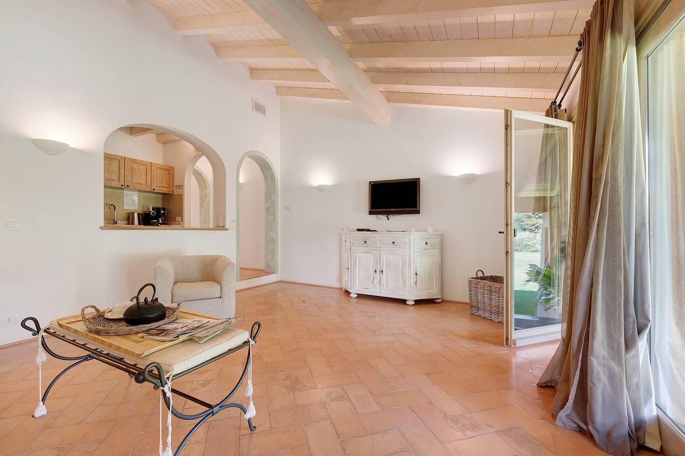 Ganze Wohnung, Apartment 'Bilocale Turchese' mit Gemeinschaftspool, Wlan und Klimaanlage in Puegnago sul Garda, Gardasee-Berge