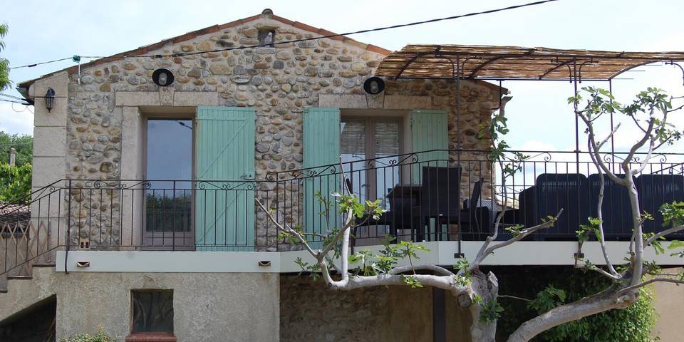 Gîte for 4 people, with Terrace and Garden as well as Pool and View in Provence