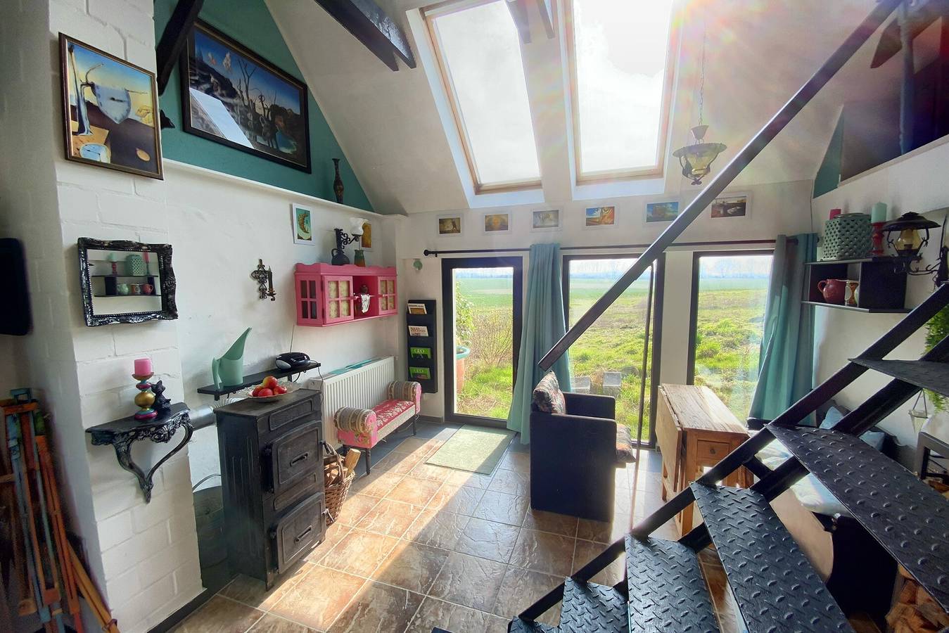 Ganze Wohnung, Künstleratelier Salvador Dalí mit privater Terrasse, Gemeinschaftsgarten und Wlan in Möllenbeck, Mecklenburg-Strelitz
