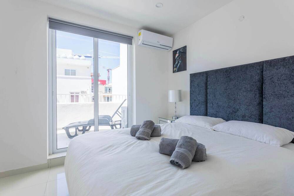 Geheel appartement, Terrace & Sea Views - Saint Julian's Spacious 3Br in Paceville, San Giljan