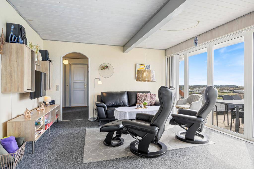 Strandnah Ferienhaus mit Sauna und Spa in Henne Strand in Henne, Varde