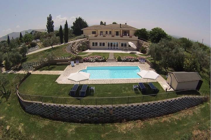 Ferienwohnung für 4 Personen, mit Terrasse und Garten sowie Pool in Fara in Sabina