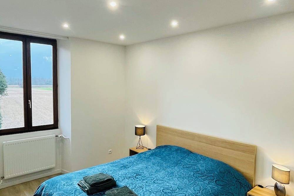 Maison plaine Voreppe 8/10 personnes + spa jacuzzi en suppléments in Voreppe, Isère