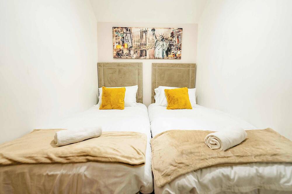 Modern 4Br Home - Garden & Hot Tub in Cardiff, Cardiff region