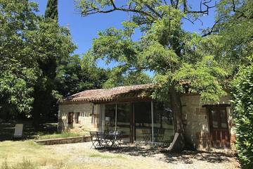 Gîte pour 4 personnes, avec jardin et piscine à Gasques