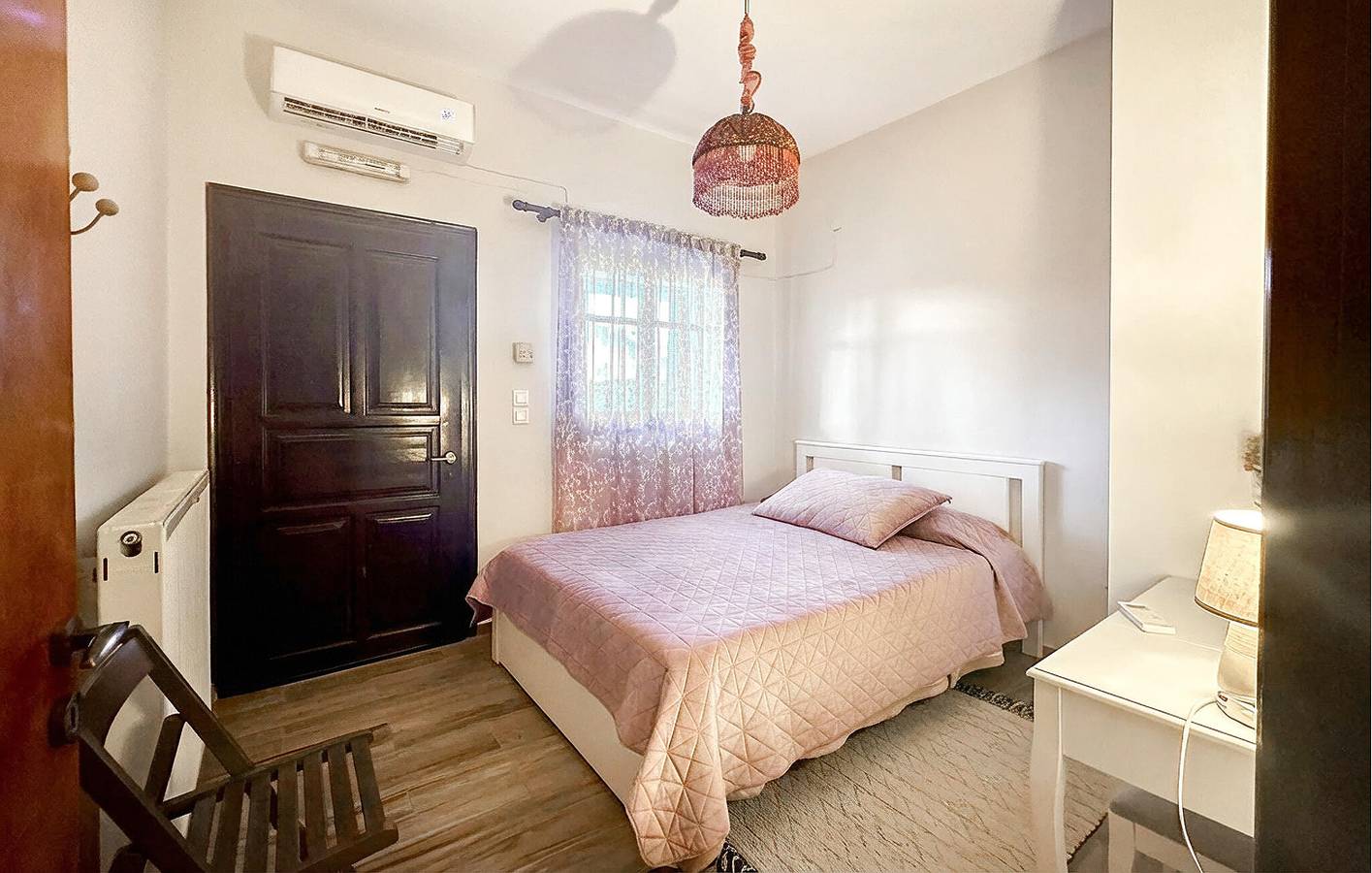 Ganze Ferienwohnung, Apartment mit Meerblick, Parkplatz, Terrasse und WiFi in Ileia