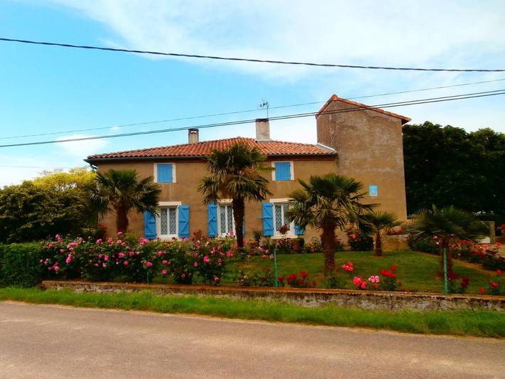 Location de vacances pour 6 personnes, avec terrasse et jardin dans Castelmayran