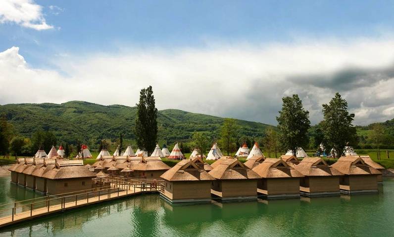 Ferienpark für 5 Personen, mit Terrasse und Seeblick sowie Sauna und Pool, mit Haustier in Slowenien - 2