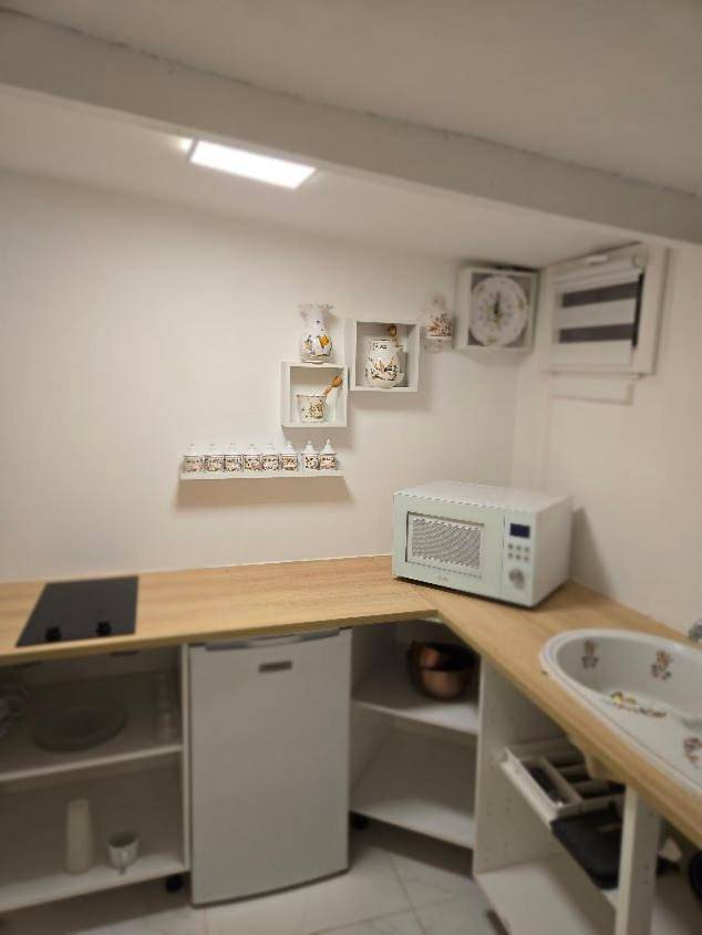 Location de vacances pour 2 personnes, avec Terrasse et Jardin à Vitrolles - 4