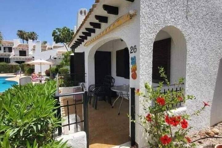 Feriehus for 5 personer, med terrasse og badebasseng - 1