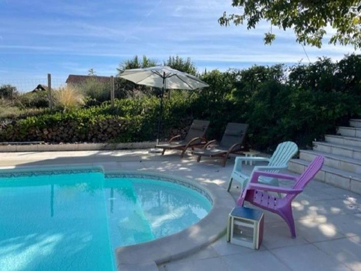 Location de vacances pour 2 personnes, avec terrasse ainsi que jardin et piscine à Fleurac - 4