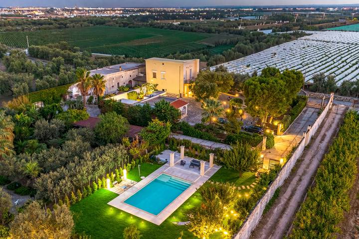 Villa con piscina, idromassaggio e dependance in Bisceglie, Barletta-Andria-Trani
