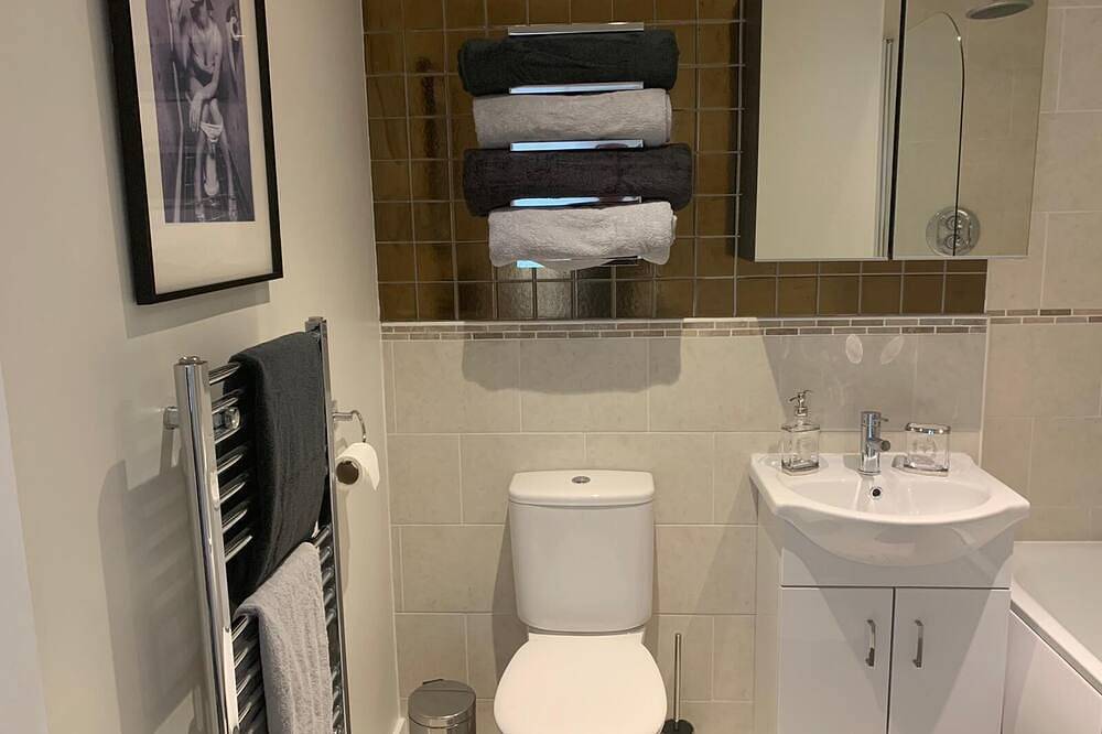 Entire apartment, Hideaway Bay - Luxurious 1-Bedroom Apartment in Swansea, Swansea region