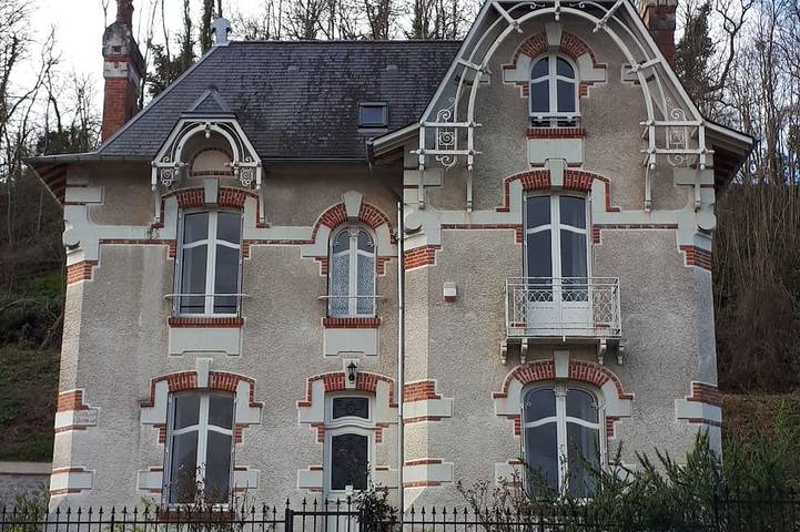 Location de vacances pour 14 personnes, avec Jacuzzi ainsi que Terrasse et Jardin à Chênehutte-Trèves-Cunault