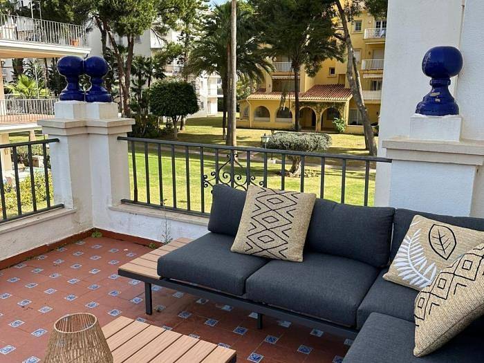 Entire holiday apartment, 2 bdr apartment next to the beach in Puerto Banús in Medina Gardens, Marbella