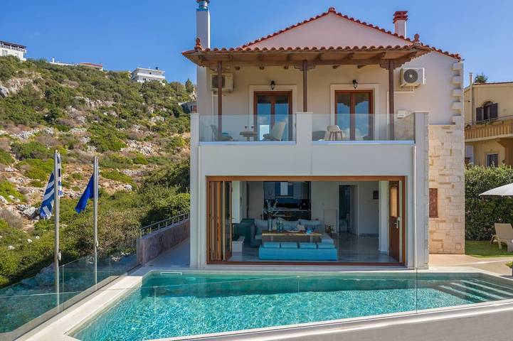 Villa for 8 people in Almyrida