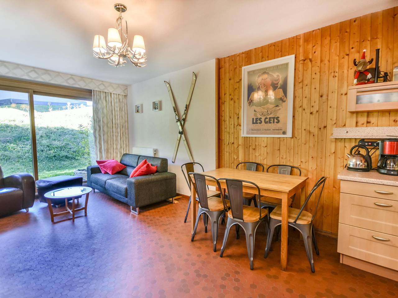 Entire apartment, Charming 3-Br Apartment - Ski-In/Ski-Out Access - Great Location in Les Gets in Les Gets, Les Portes du Soleil