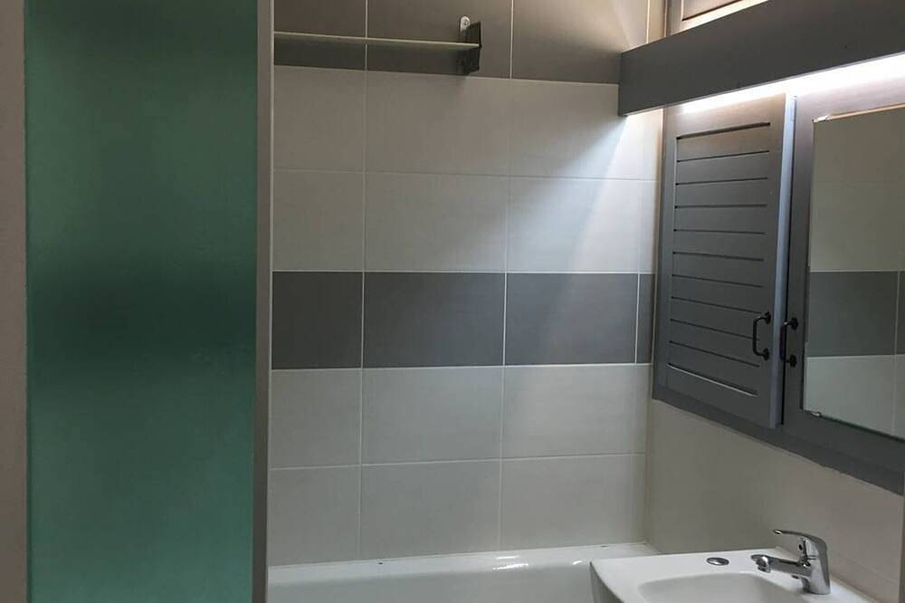 Entire apartment, Studio for 4, elevator, ski-in/ski-out, balcony, parking, ski locker in La Pierre Saint-Martin, Arette