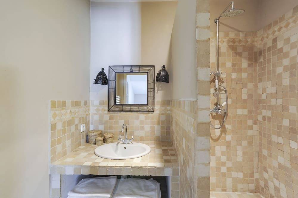 Appartement entier, Appartement de charme dans maison de ville au coeur d'Eygalieres in Eygalières, Région d'Arles