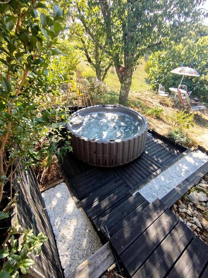 Camping pour 2 personnes, avec jardin ainsi que jacuzzi et terrasse dans la Région de nyons - 4