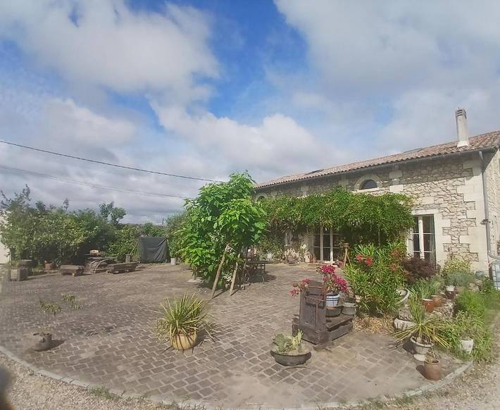 Location de vacances pour 2 personnes, avec Terrasse et Jardin ainsi que Piscine et Vue à Portets