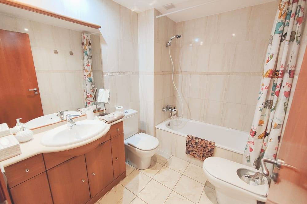 Entire apartment, New and spacious apartment, in the best area of the city in Lleida, Costers del Segre