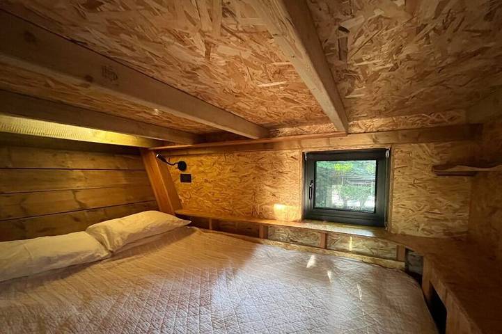 Cosy A-Frame cabin nestled in the chalk steams of Hampshire in Winchester, South-Downs