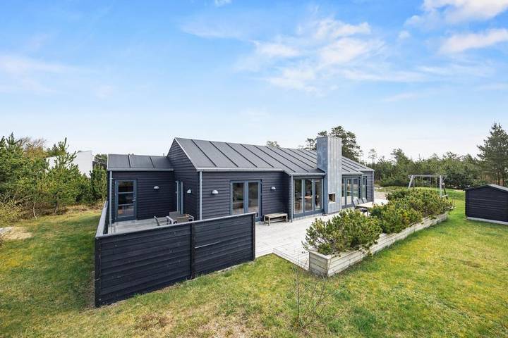 Villa für 6 Personen, mit Balkon/Terrasse und Whirlpool sowie Terrasse und Sauna in Henne Strand