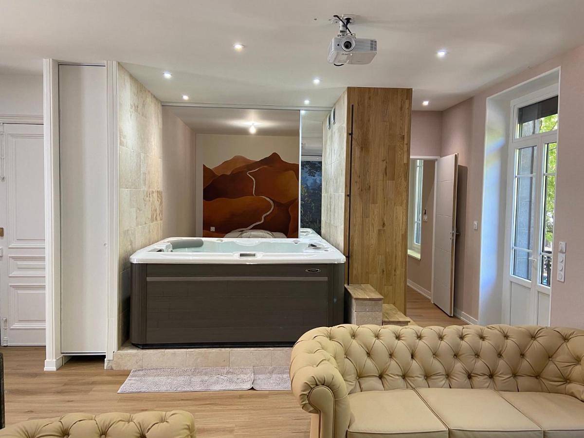 Appartement entier, Loft "Eden" jaccuzi prestations haut de gamme 92m2-2 chbres in Chamalières, Parc naturel régional des Volcans d'Auvergne