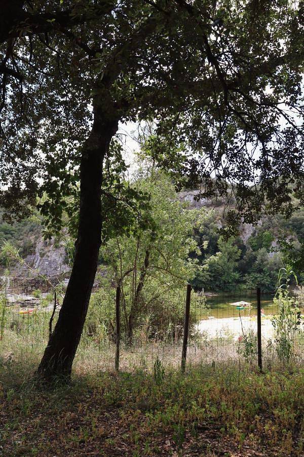 Location de vacances pour 6 personnes, avec vue ainsi que vue sur le lac et jardin dans Le Gardon A Collias Collias - 3