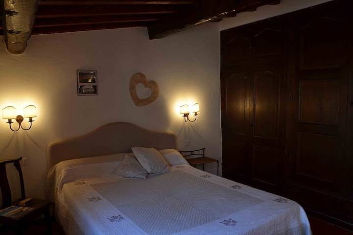 Appartement entier, Situé dans le vieil Antibes, à 2 pas des commerces, comprenant  2 à 3 couchages in Antibes, Côte méditerranéenne (France)