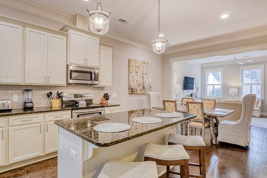 Newly Built Two-Story Townhouse w/Free Wifi, Washer/Dryer, and Central A/C in Savannah, Chatham County