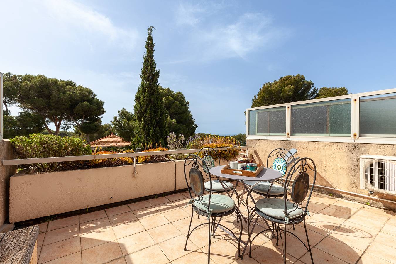 Geheel appartement, Appartement 'Tres Beau T2 - 50 M' met Uitzicht op Zee, Wifi en Airconditioning in Carry-le-Rouet, Istres en omgeving
