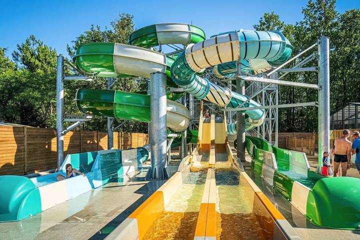 Location de vacances pour 6 personnes, avec terrasse à Hourtin