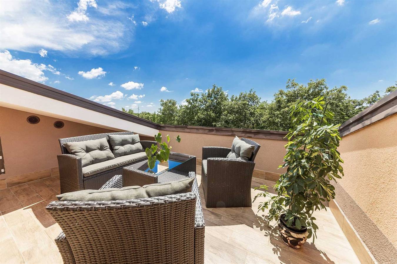 Villa in Vodnjan, beheizter Pool und Dachterrasse, großer Garten, 11 Personen, Wlan, Grill in Vodnjan, Grad Vodnjan