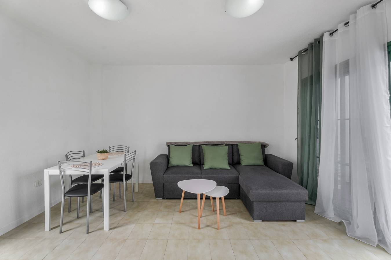 Appartement entier, Vacances 'Costa Serena' avec vue sur la montagne, piscine partagée et Wi-Fi in Costa del Silencio, Arona