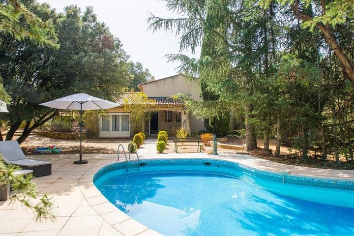 Location de vacances pour 8 personnes, avec vue et piscine à Tavernes