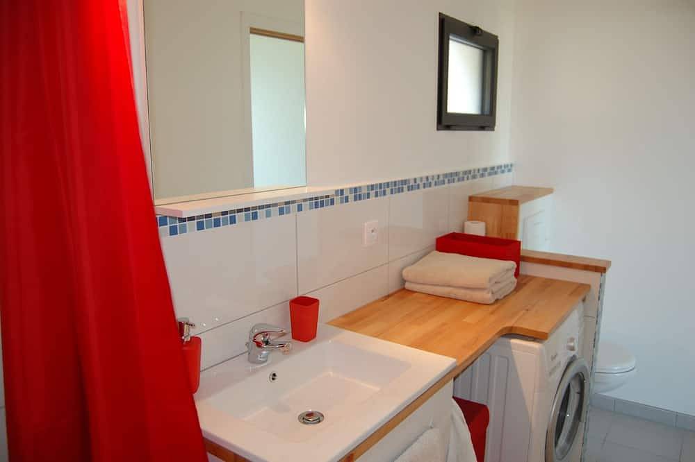 5 minutes from town center, quiet, sea and mountain views in Bastia, Cap Corse