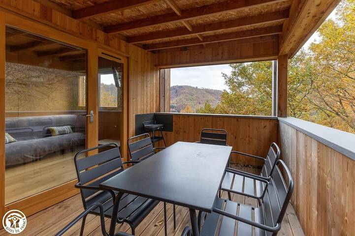 Gîte pour 6 personnes, avec balcon, animaux acceptés à Larodde