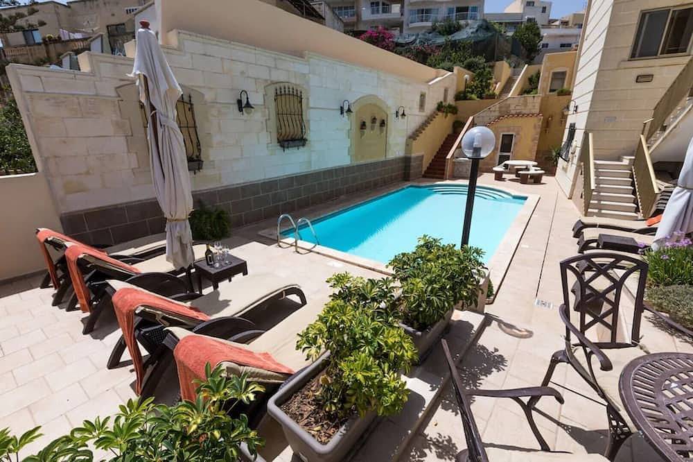 Ganze Wohnung, Superb villa 2, inviting pool and spacious outside space.Fully airconditioned. in il-Mellieha, Mellieha