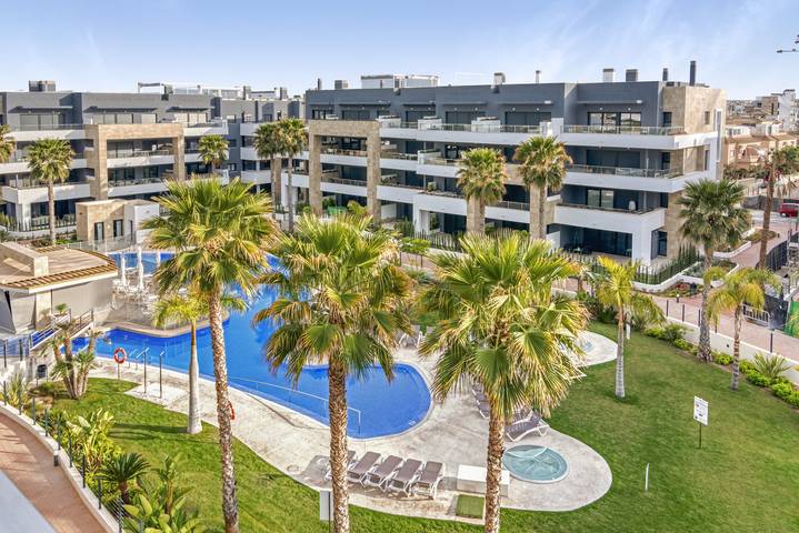 Gîte pour 4 personnes, avec sauna ainsi que jacuzzi et bassin pour enfant dans Playa Flamenca - 2
