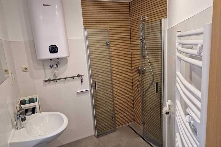 Ganze Wohnung, Kleine modernisierte Innenhof- Feienwohnung im Bad Doberaner Zentrum in Bad Doberan (Stadt), Bad Doberan