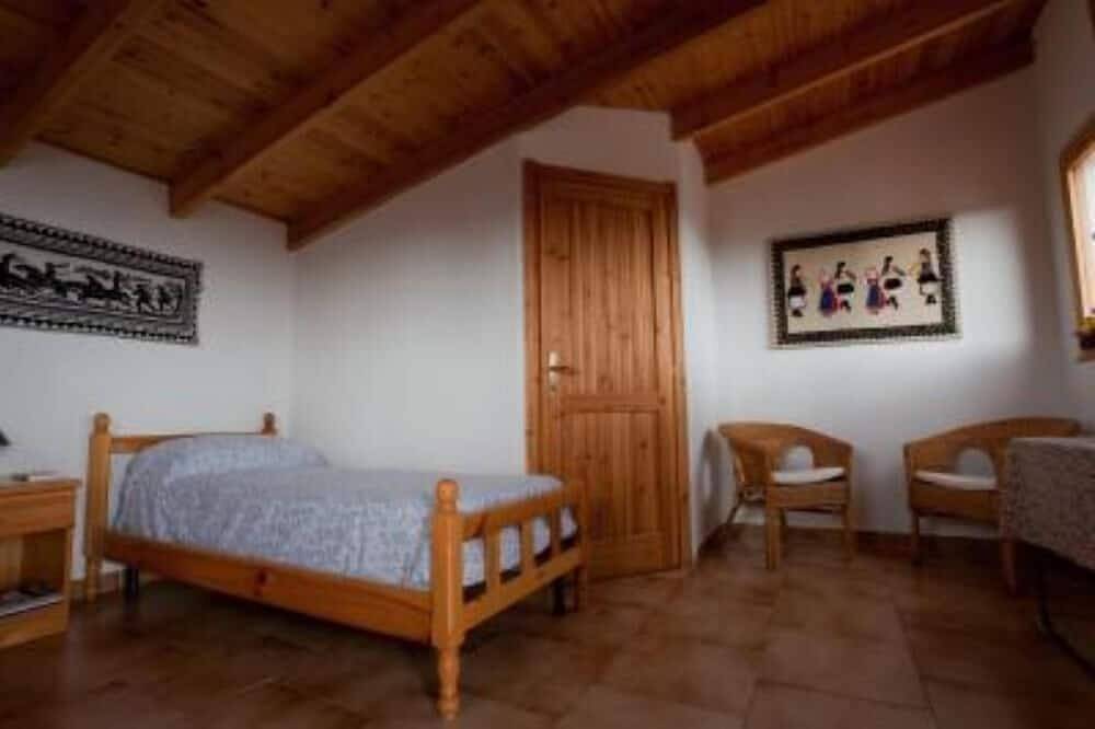 Villa Paolina: piscina privada, gran jardín, patio sombreado in Calasetta, Isla de Sant'Antioco