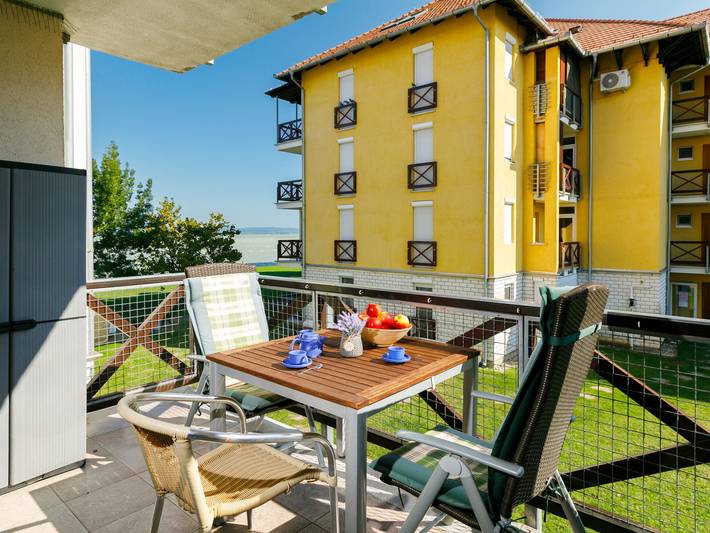 Ferienwohnung für 4 Personen, mit Seeblick und Balkon sowie Garten in Plattensee Südufer