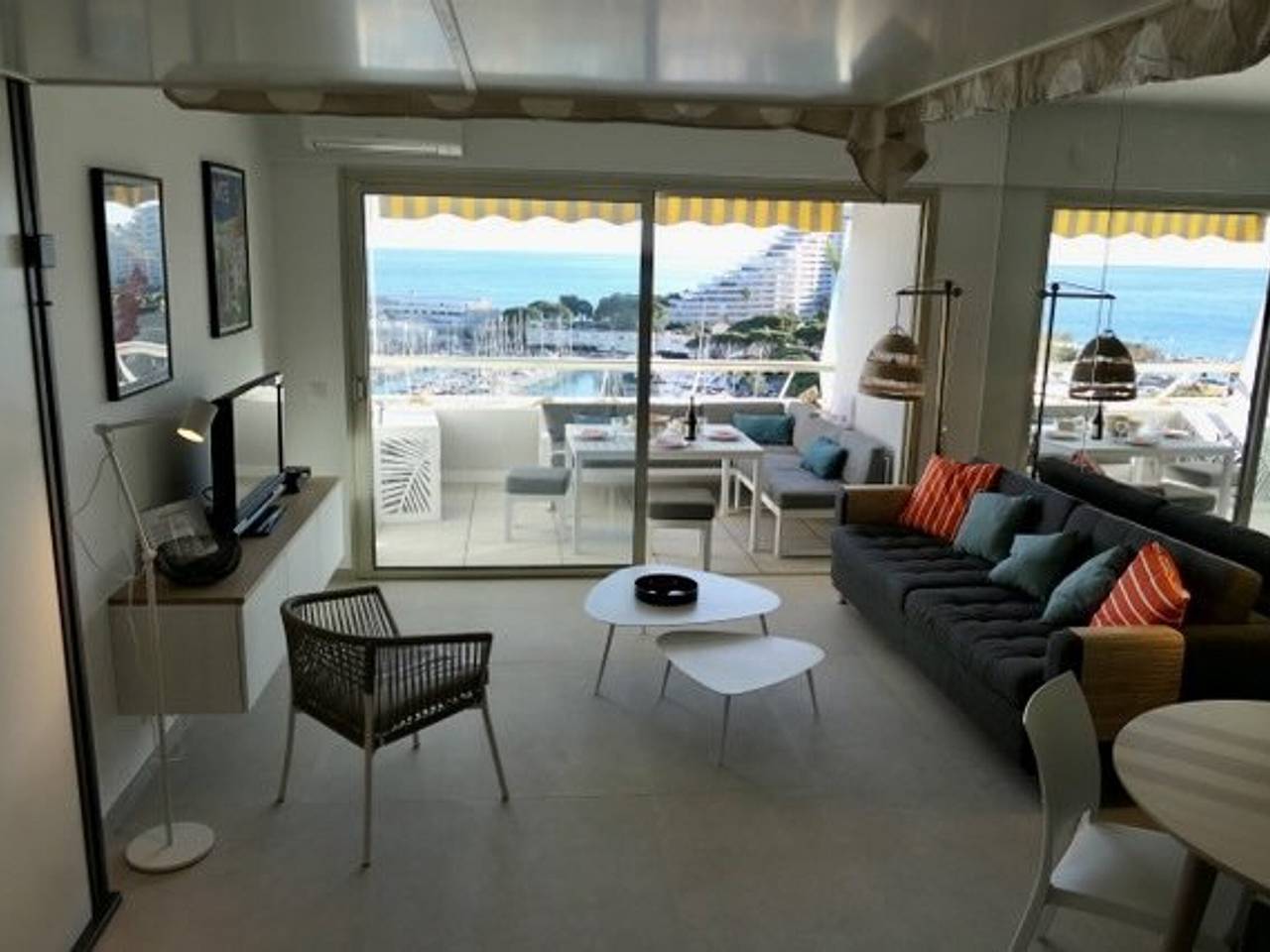Geheel appartement, Air-conditioned studio with sea view, 2-4 people, optional parking in Villeneuve-Loubet Beach in Villeneuve-Loubet Plage, Villeneuve-Loubet
