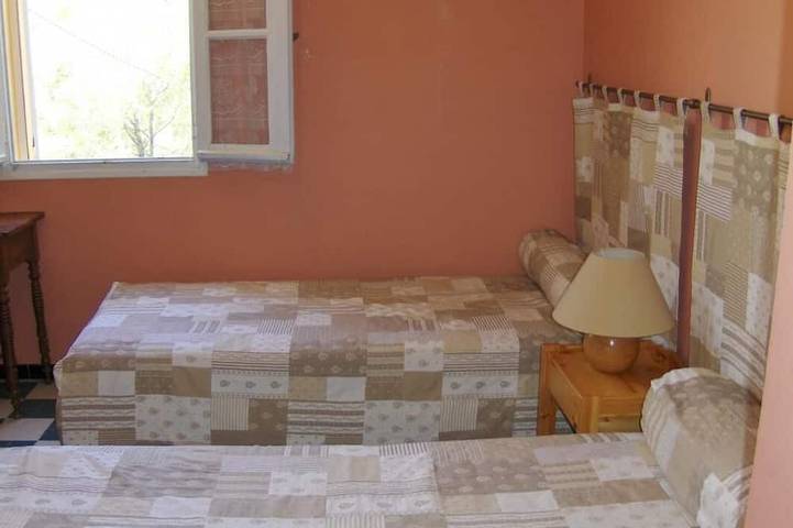 Location de vacances pour 8 personnes, avec jardin à Le Revest-les-Eaux - 2