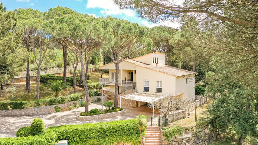 Casa rural para 10 personas, con Balcón además de Terraza y Jardín en Bescanó - 2