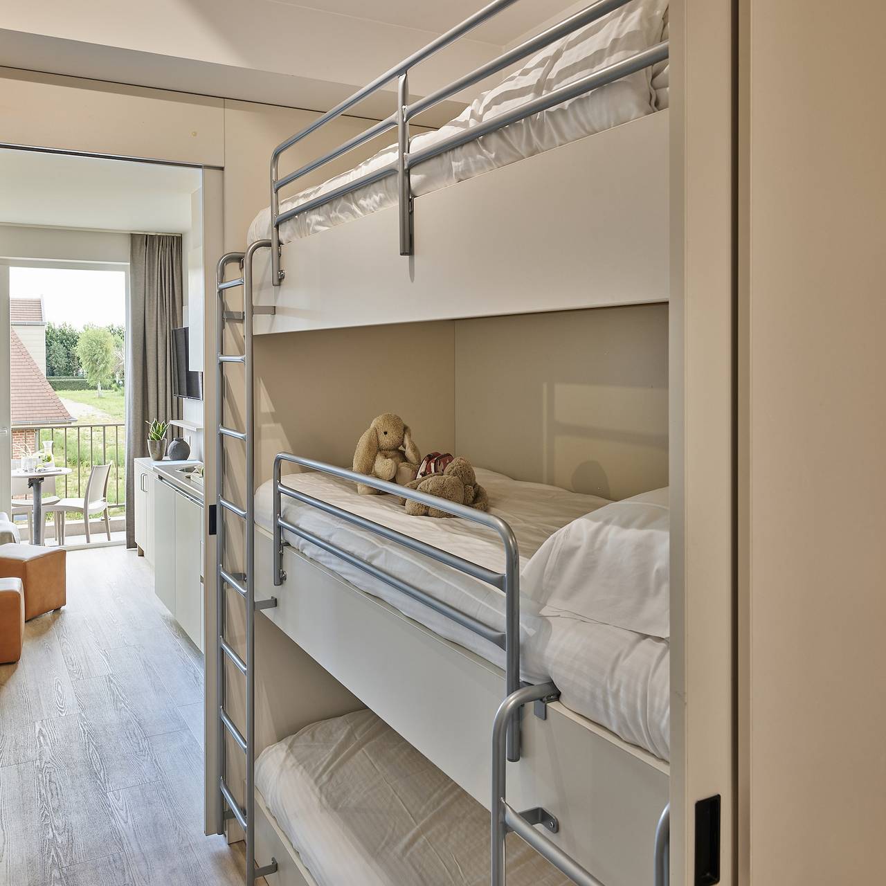 Holiday Suites Jabbeke — Suite familiale | 2 adultes - 3 enfants in Jabbeke, Flandre-Occidentale