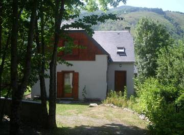 Gîte pour 6 personnes, avec terrasse et jardin dans Lac de Génos-Loudenvielle